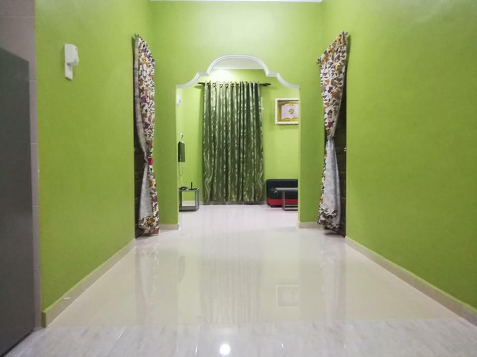 Homestay Damai Yusmila 쿠알라트렝가누 외부 사진