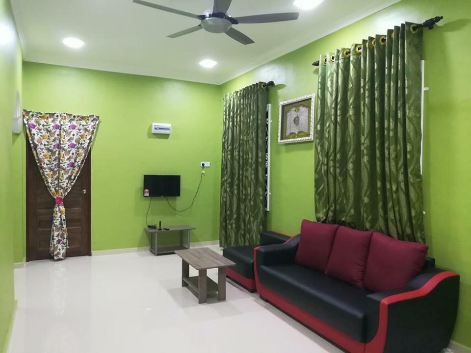 Homestay Damai Yusmila 쿠알라트렝가누 외부 사진